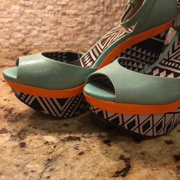 Jessica Simpson wedge sz 7 - Picture 5 of 5